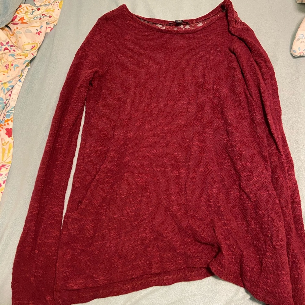 American eagle maroon sweater